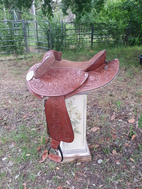 Handcarved Leather-Half Breed-Swinging Fender Saddle